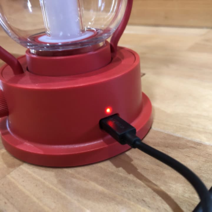 バルミューダ　ザ　ランタンの充電口